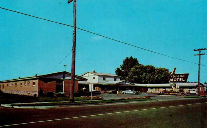 Grand Motel - Old Postcard Photo